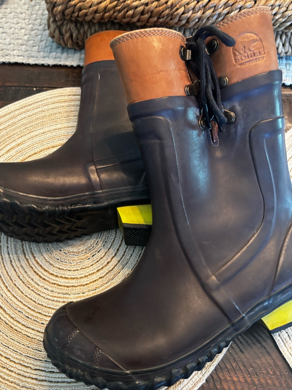 Sorel Conquest Carly Glow Waterproof Rain Boots Cognac Brown Yellow Heel 6